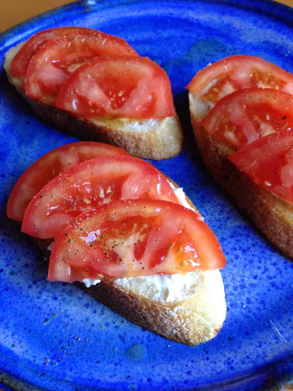 Tapas to enjoy with sangria - tomato goat cheese toasts