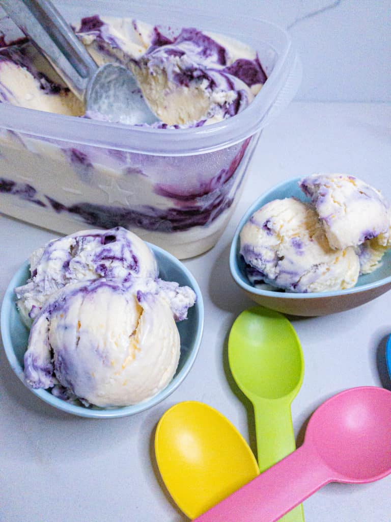 No-churn lemon ice cream with blueberry swirl - tub with two servings