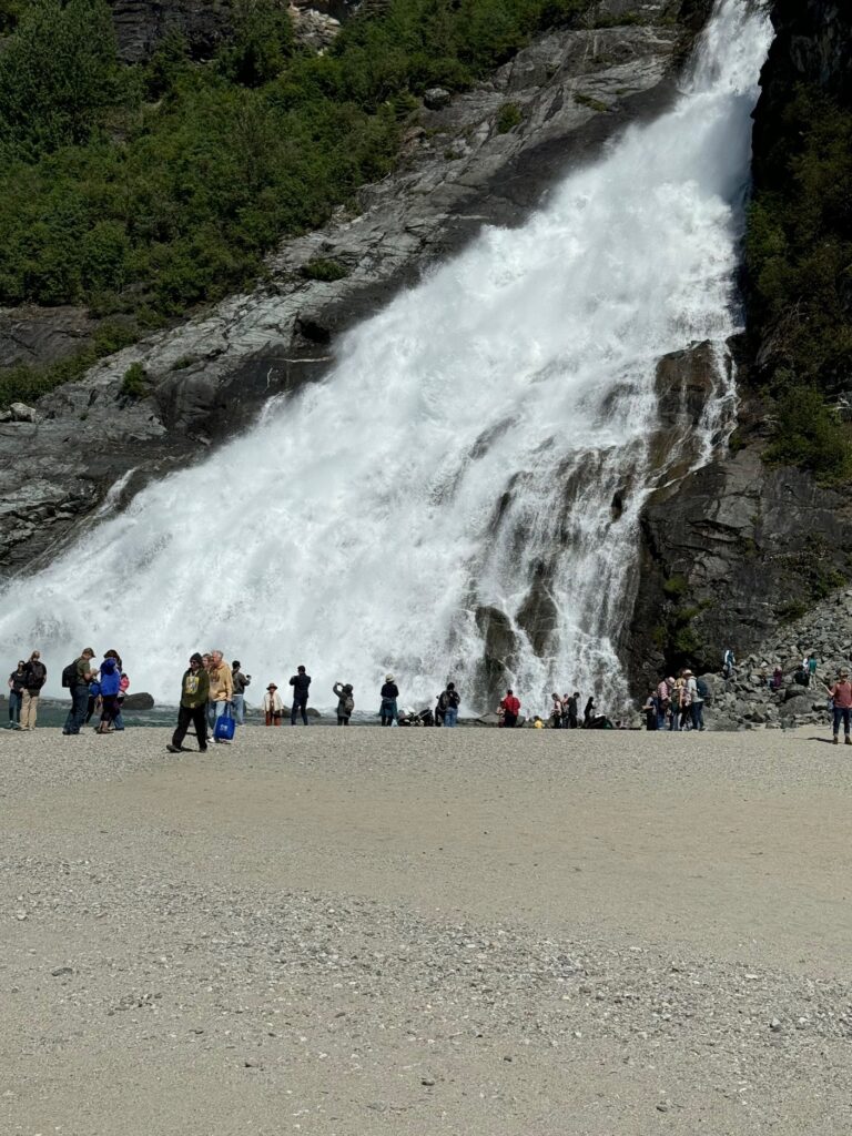 Juneau - Nugget Falls (Mendenhall Glacier area)